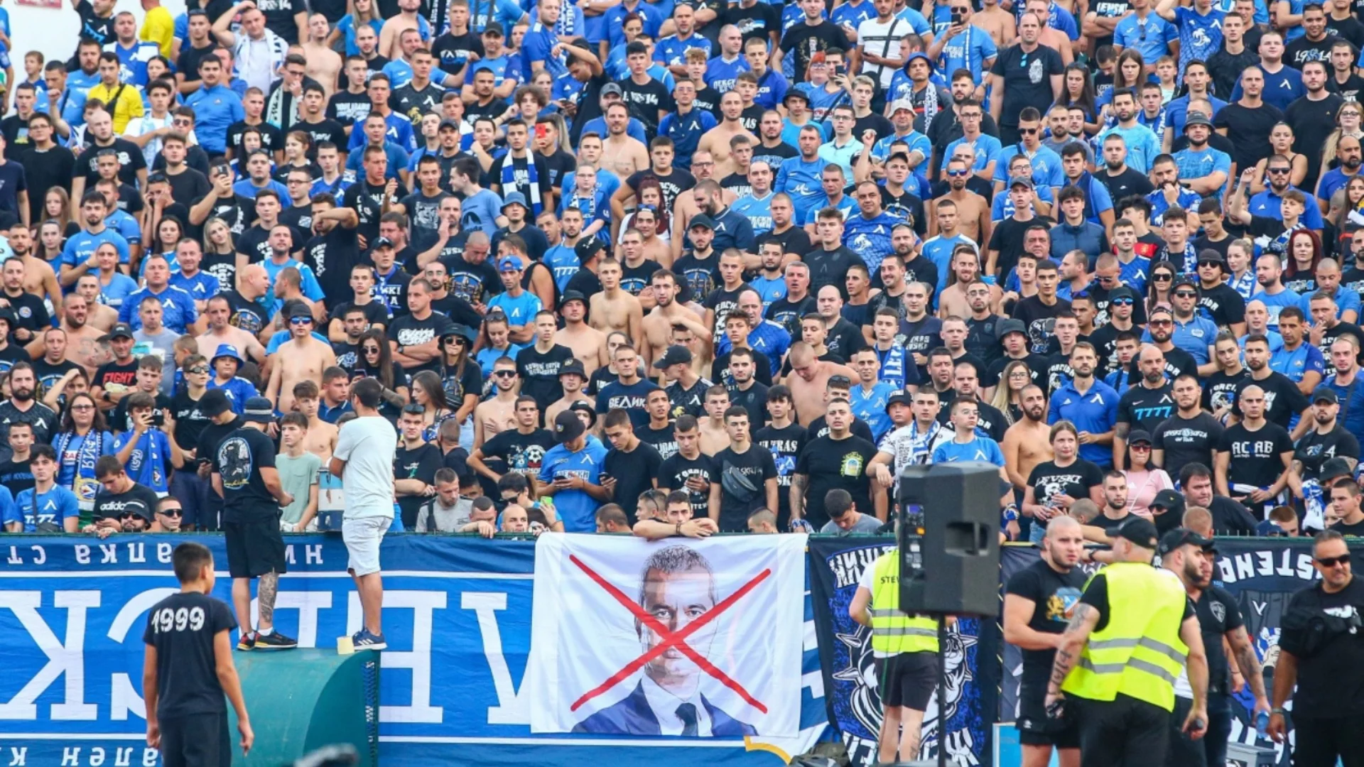 Прецедент: Левски съди свой фен заради огромна глоба (СНИМКА)