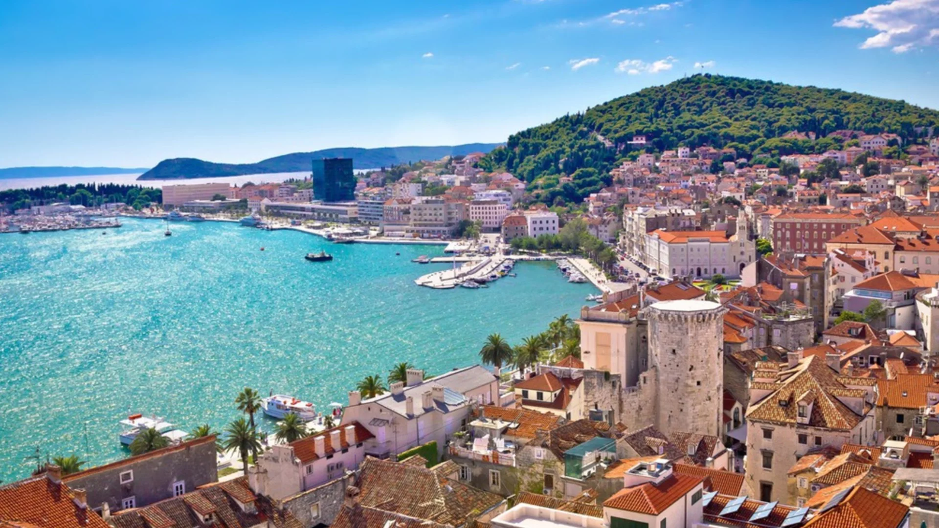 Хърватия връща военната служба - вече е задължителна. Набират и жени-доброволки в армията