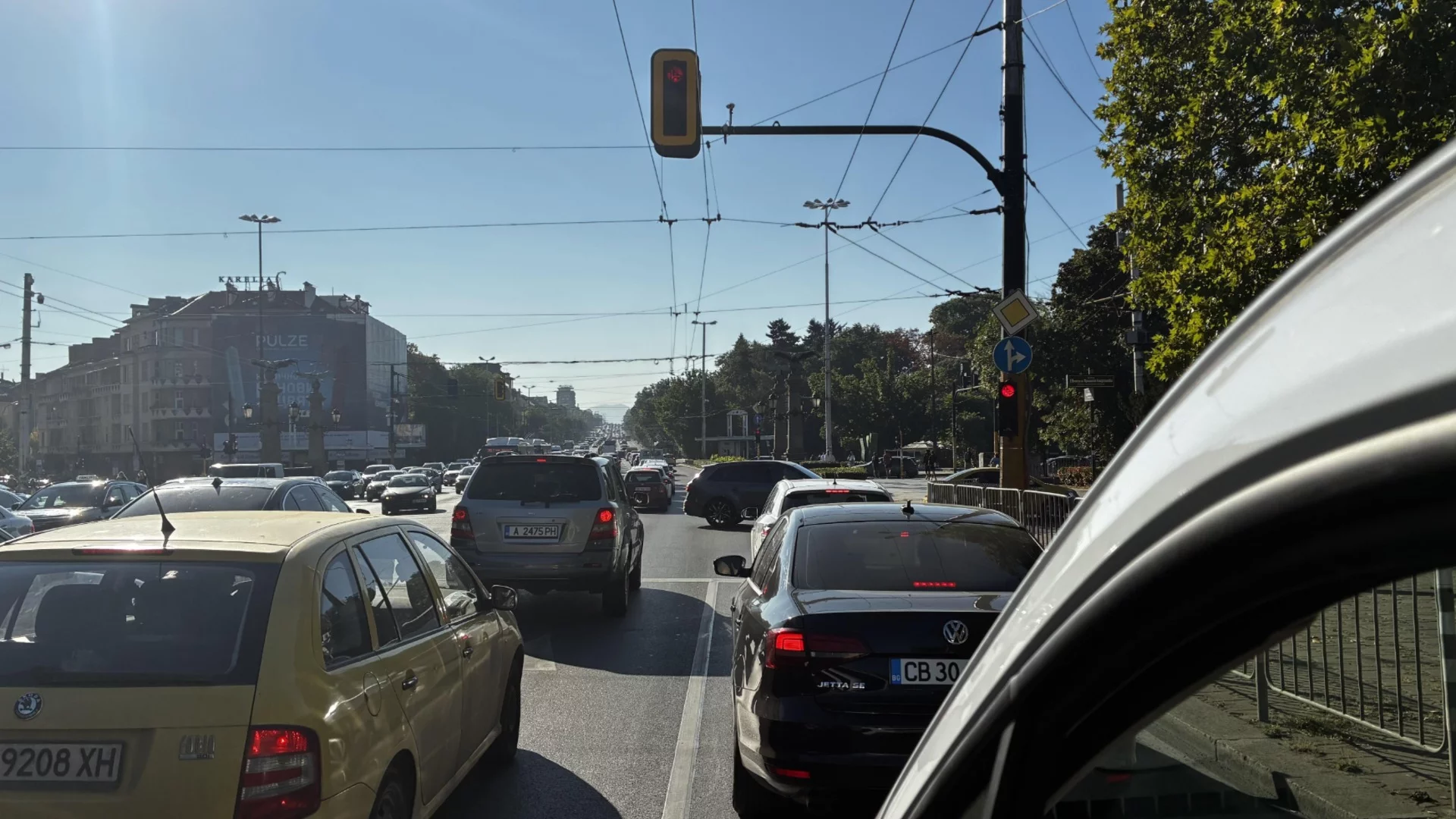 Тайната на НСО в джоба на всеки: Как пробита система позволява всеки да управлява светофарите на София