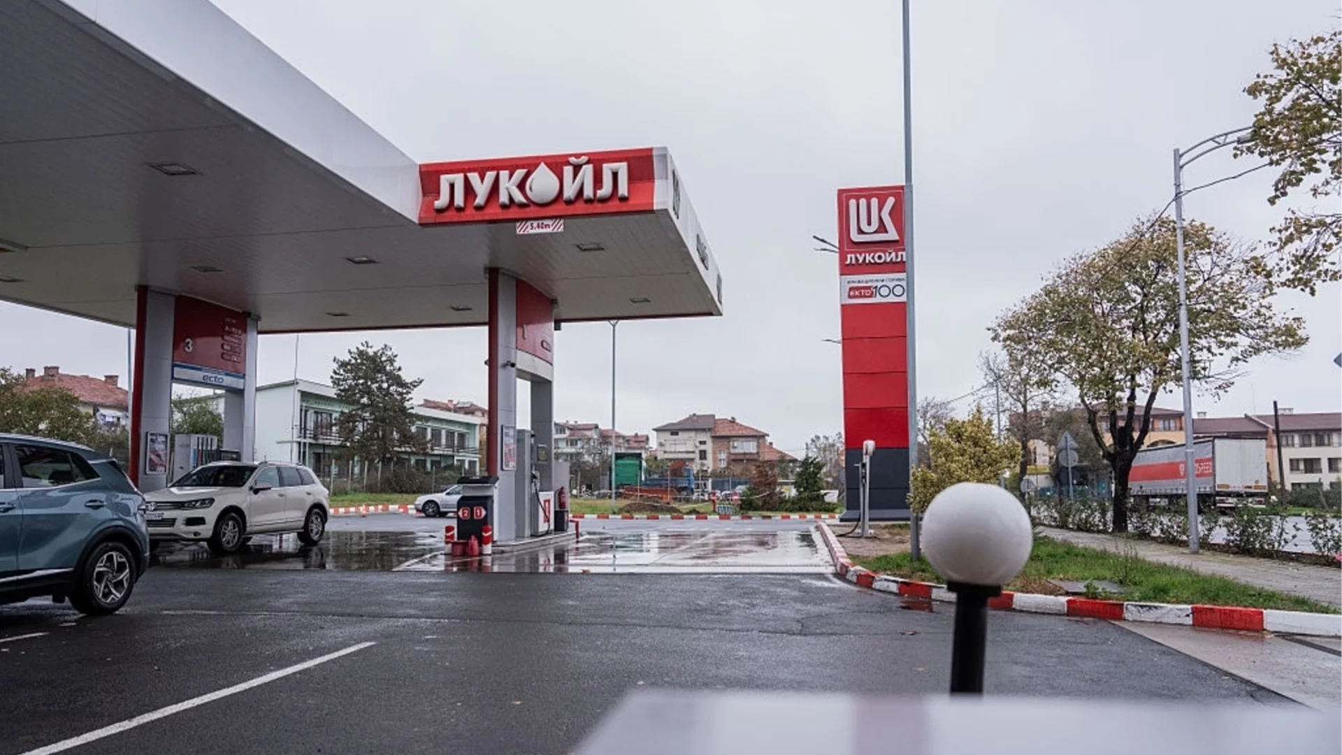 Бензиностанциите на "Лукойл" затварят на 22 ноември, държавата изгуби ценно време: Валентин Кънев с прогноза