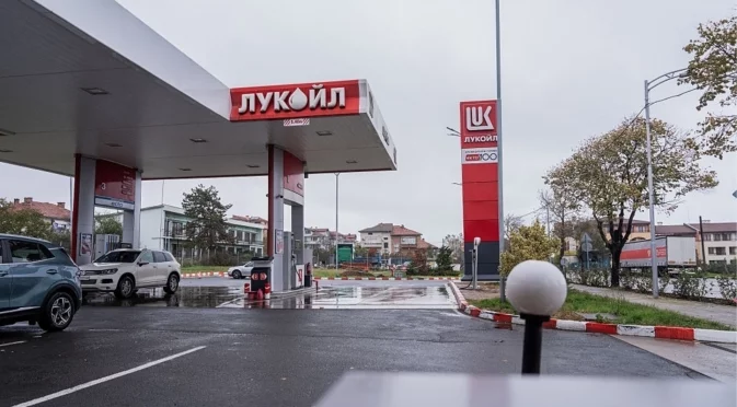 Бензиностанциите на "Лукойл" затварят на 22 ноември, държавата изгуби ценно време: Валентин Кънев с прогноза