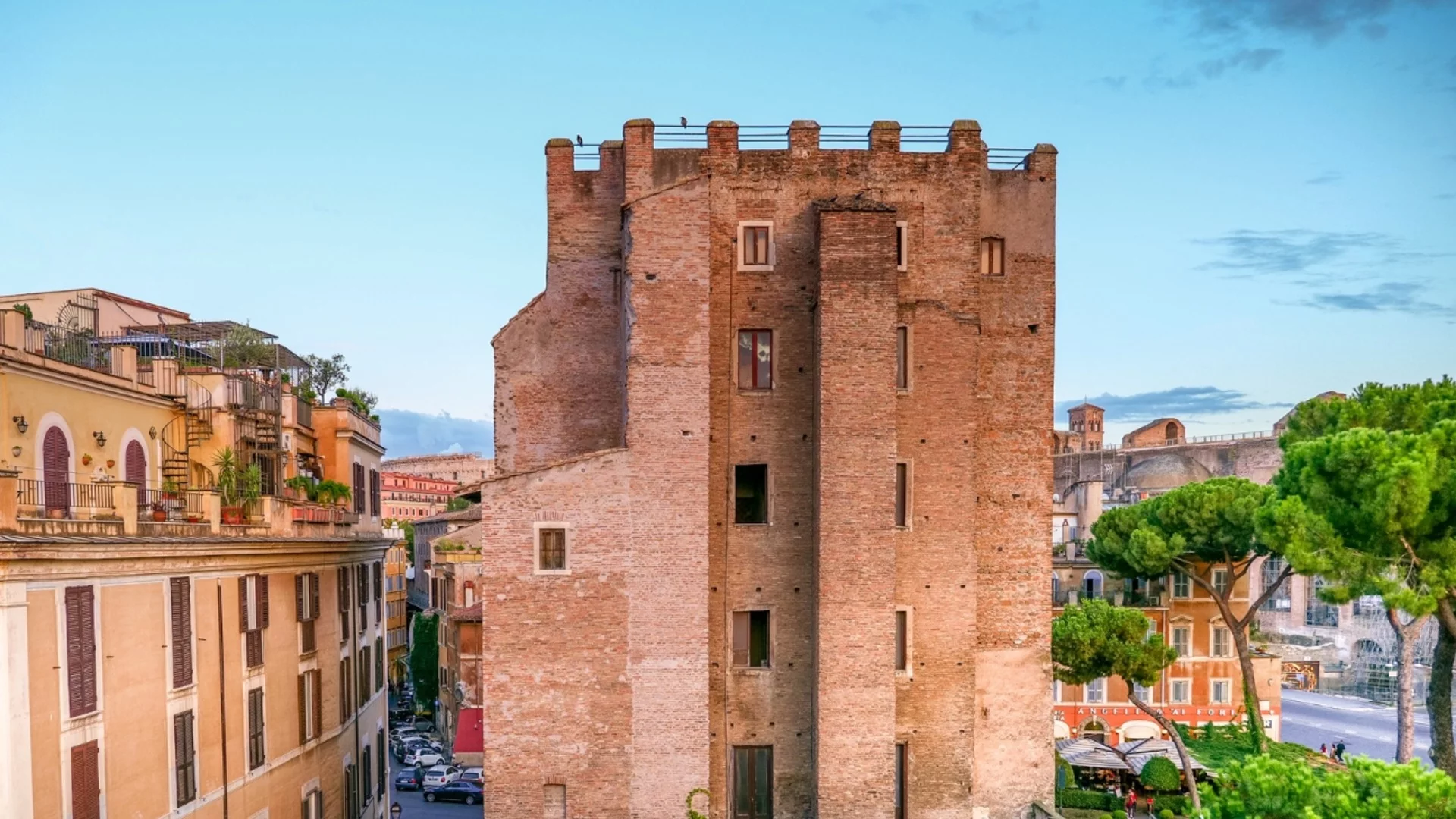 След като се присмя на падането на известна кула в Италия: Срутване и в Русия (ВИДЕО) 