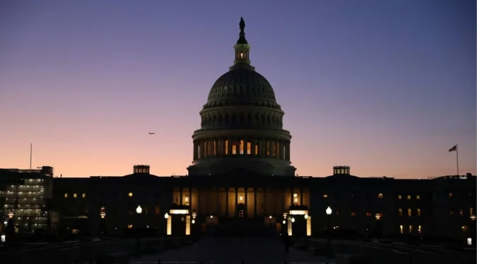 Американският сенат с първи стъпки към прекратяване на бюджетната блокада
