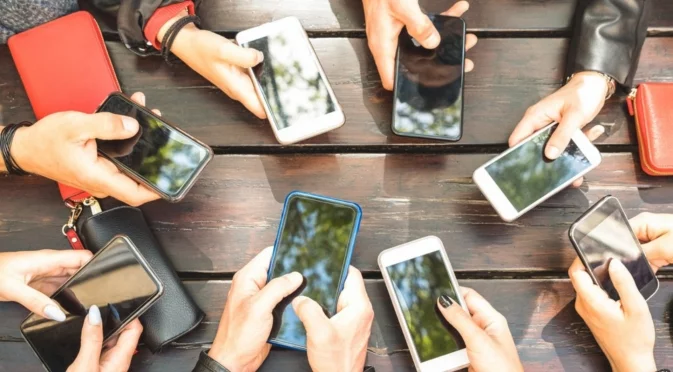 Ало, МОН - телефонният звън на провала