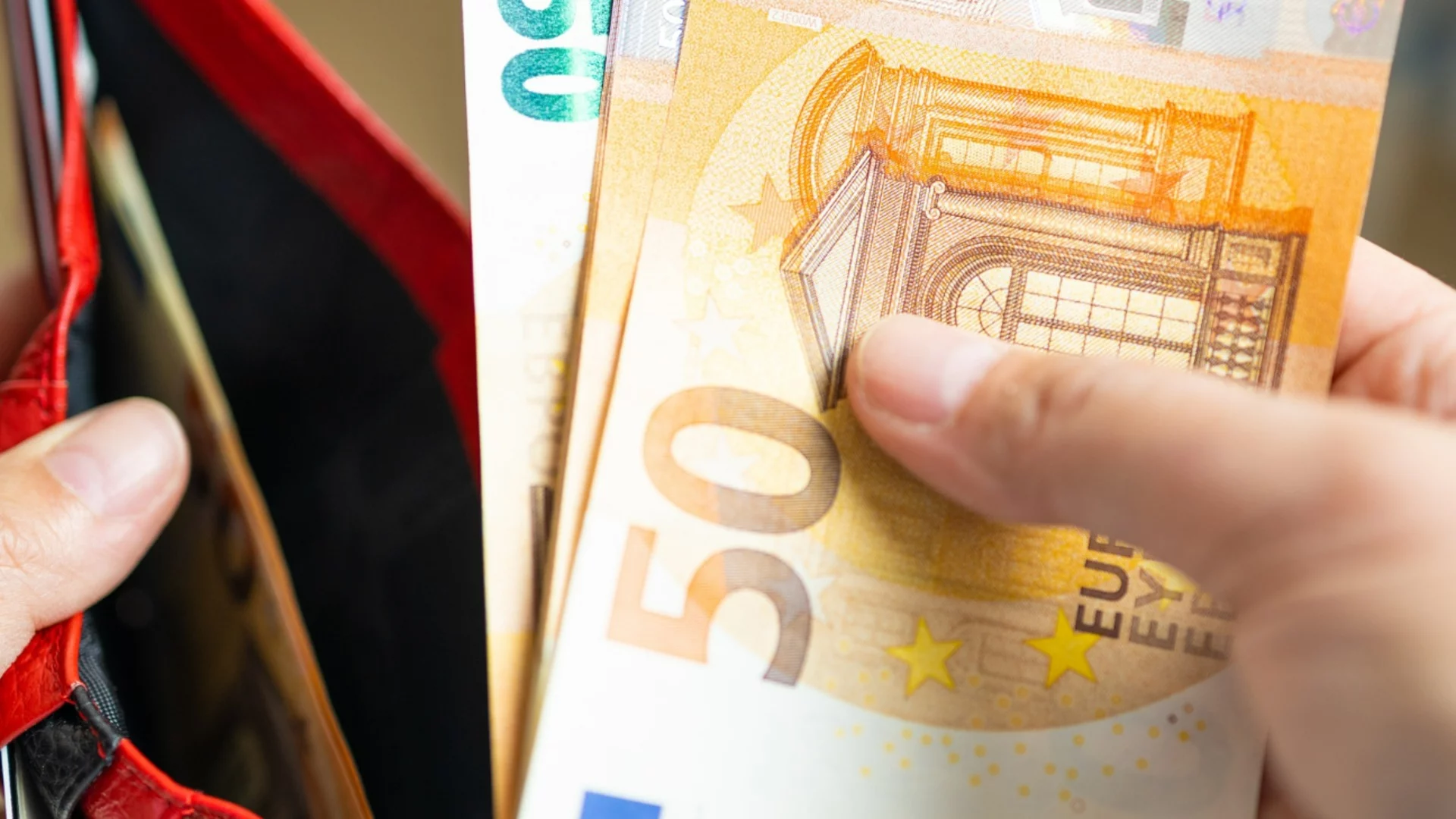 Съдът на ЕС отмени новите правила за минималната заплата