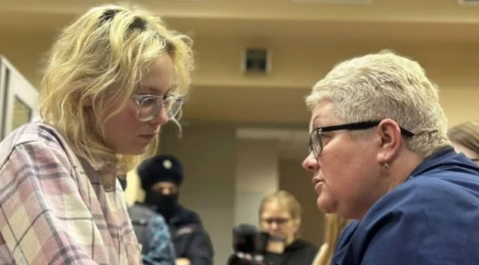 13 дни плюс 13 дни и още 13 дни: Пялата антивоенна песен руска певица пак е в ареста