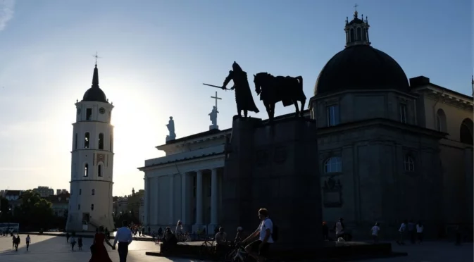 Пак проблеми на летището във Вилнюс заради контрабандните балони от Беларус