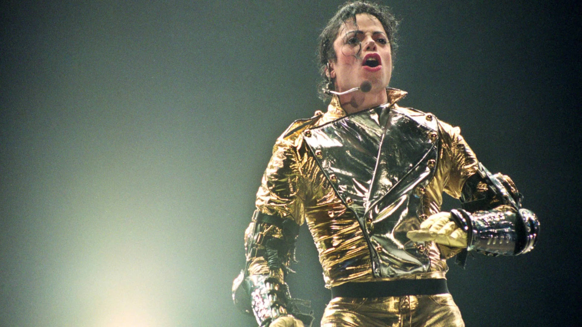 След 41 години: Майкъл Джексън се завърна в топ 10 на "Билборд" за сингли (ВИДЕО)