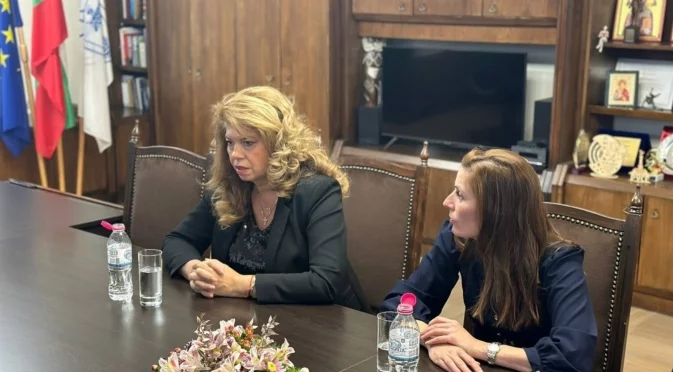 Йотова обсъди с кмета на Русе необходимостта от по-тясно взаимодействие между държавата и местната власт