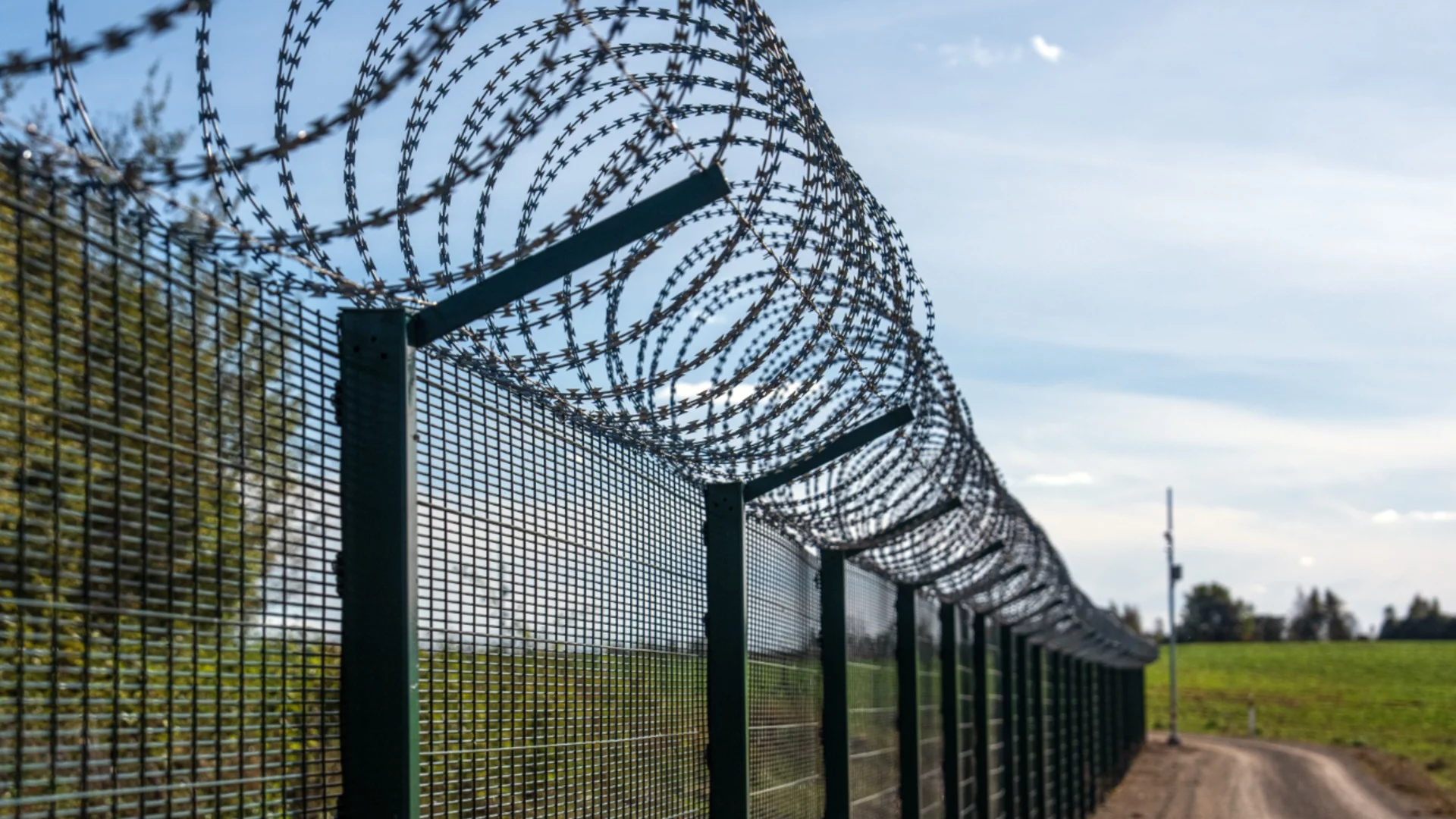 Армията ще охранява и границите в Словения