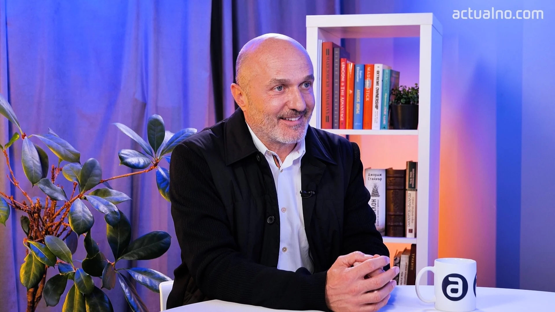 Георги Тошев: Политиците са от комикс, телевизиите пълнят квадратчета (ВИДЕО)