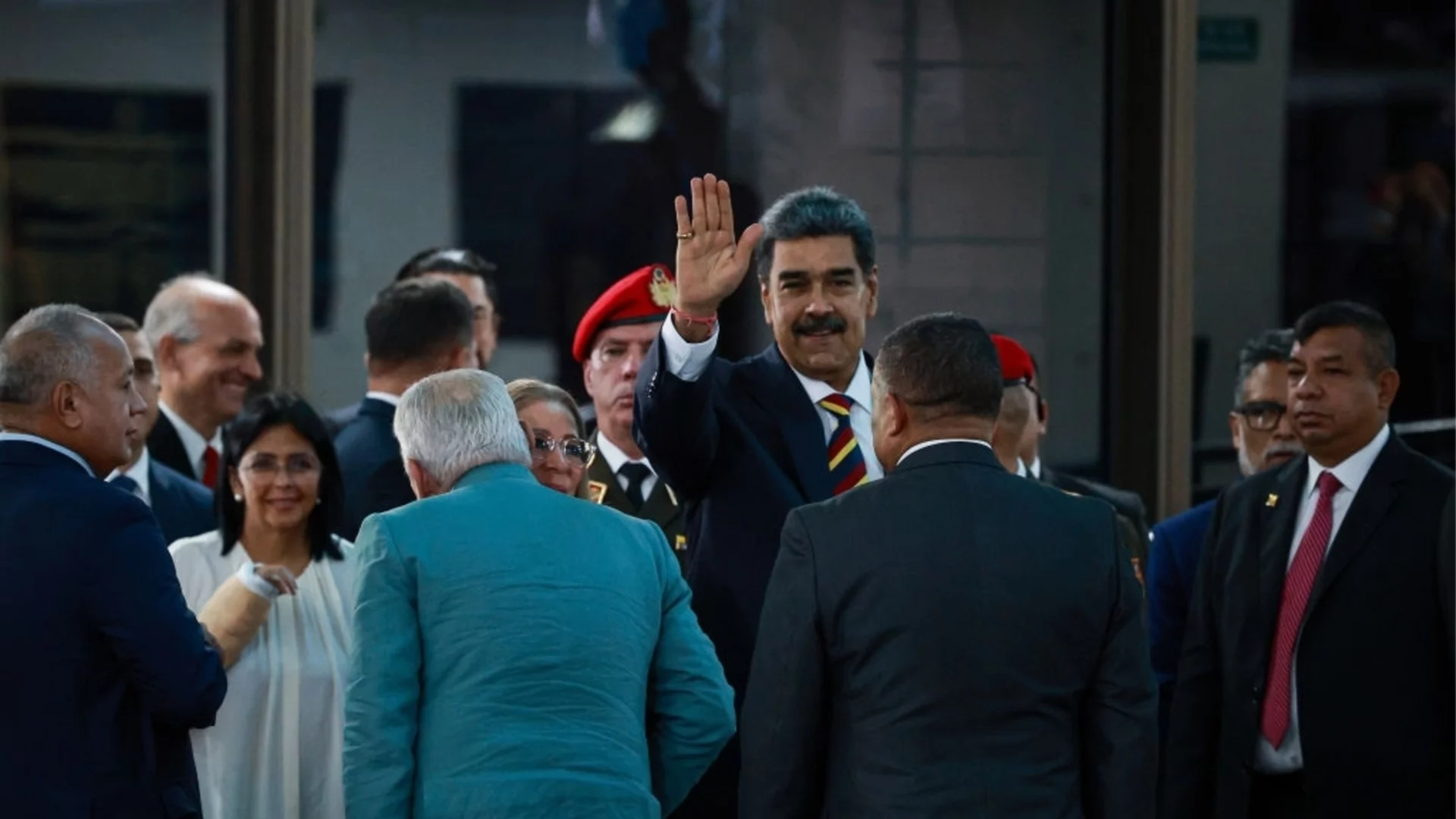 Все по-близо до война: Венецуела обяви всеобща мобилизация