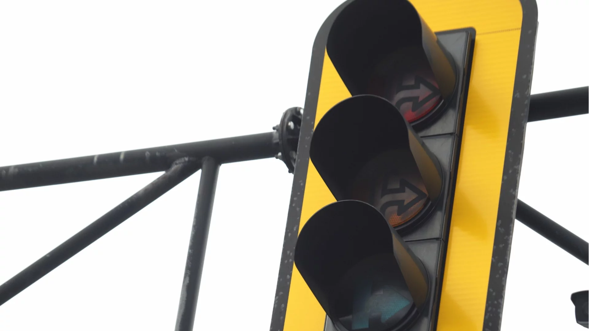 "Не могат да се хакнат": Общината каза кой има устройства за превключване на светофарите в София