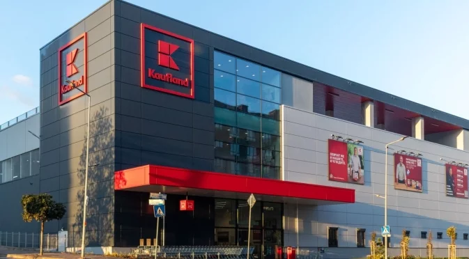 Kaufland подкрепя младежката благотворителна инициатива за събиране на хранителни продукти „Купи и дари“