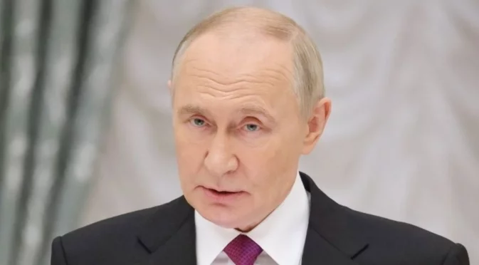 Усложнения при раждането: Путин е "герой" в куриозни научни трудове