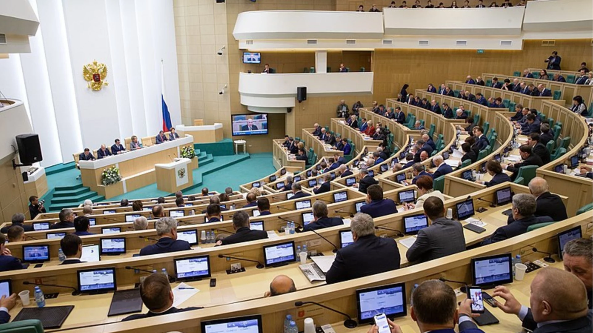 Доживотен затвор за 14-годишни в Русия: остава само подписът на Путин