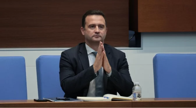 Енергийният министър каза на депутатите за колко месеца имаме бензин и дизел