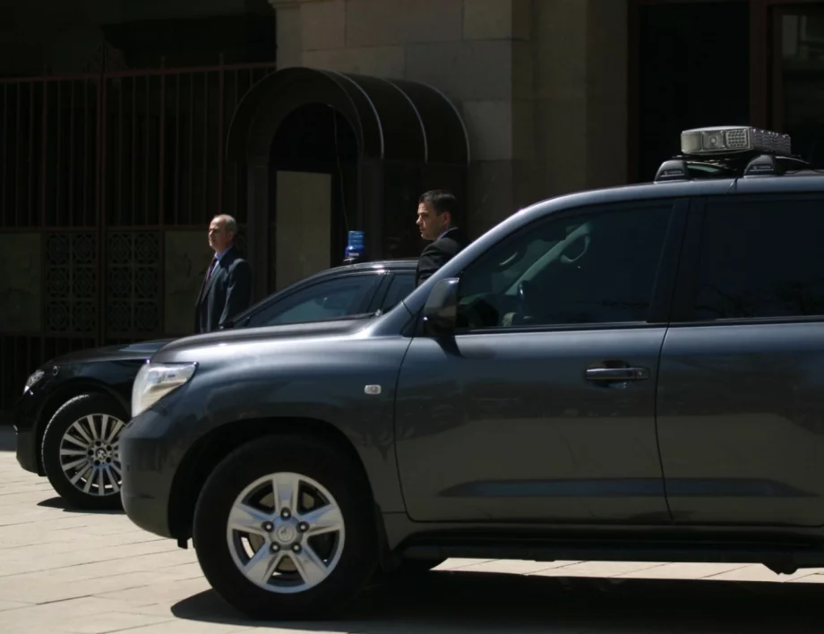 Бърз, опасен и нагъл. По-нагъл. Най-нагъл. Джигитите от НСО - газ до ламарината