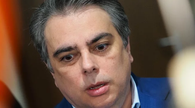 "Наложително е да влезе възрастен в стаята": Василев за бюджета и диалога със синдикати и работодатели