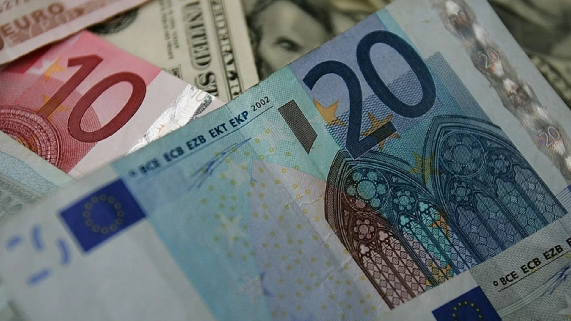Еврото е близо до важна граница към долара