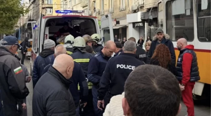 Трамвай блъсна момиче на площад “Славейков“ (ВИДЕО)