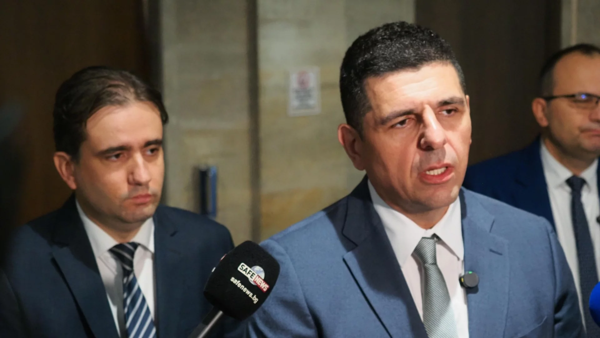 "Изпратили писмо в бутилка на САЩ и чакат Нептун": ПП-ДБ за плана на властта за "Лукойл"