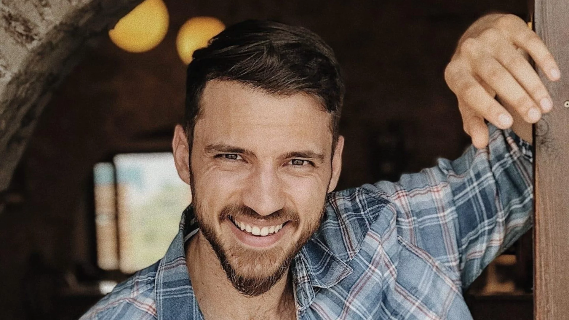 Щастие за Алекс Иванов от "Братя": Сгоди се на театралната сцена (СНИМКА)