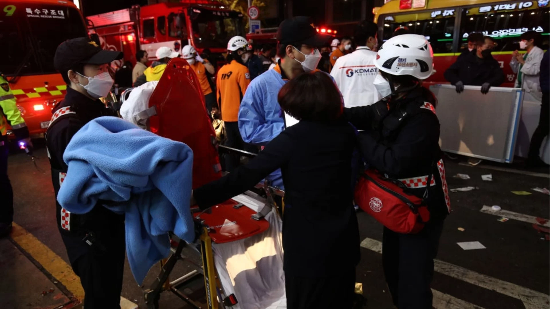 Трагедия край Сеул: Камион се вряза в пазар, има загинали (ВИДЕО)