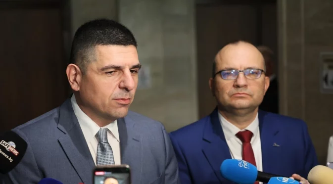 "Оставили сме всичко да се разпищоли": Мирчев за бонусите и заплатите в държавната администрация