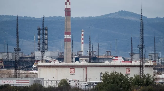 Народното събрание ще разгледа ветото на Радев на закона "Лукойл"