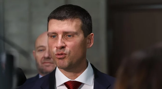 "Величие" отказват да влизат в пленарна зала: Борисов пратил Костадинов в Москва, а управляващите се давели