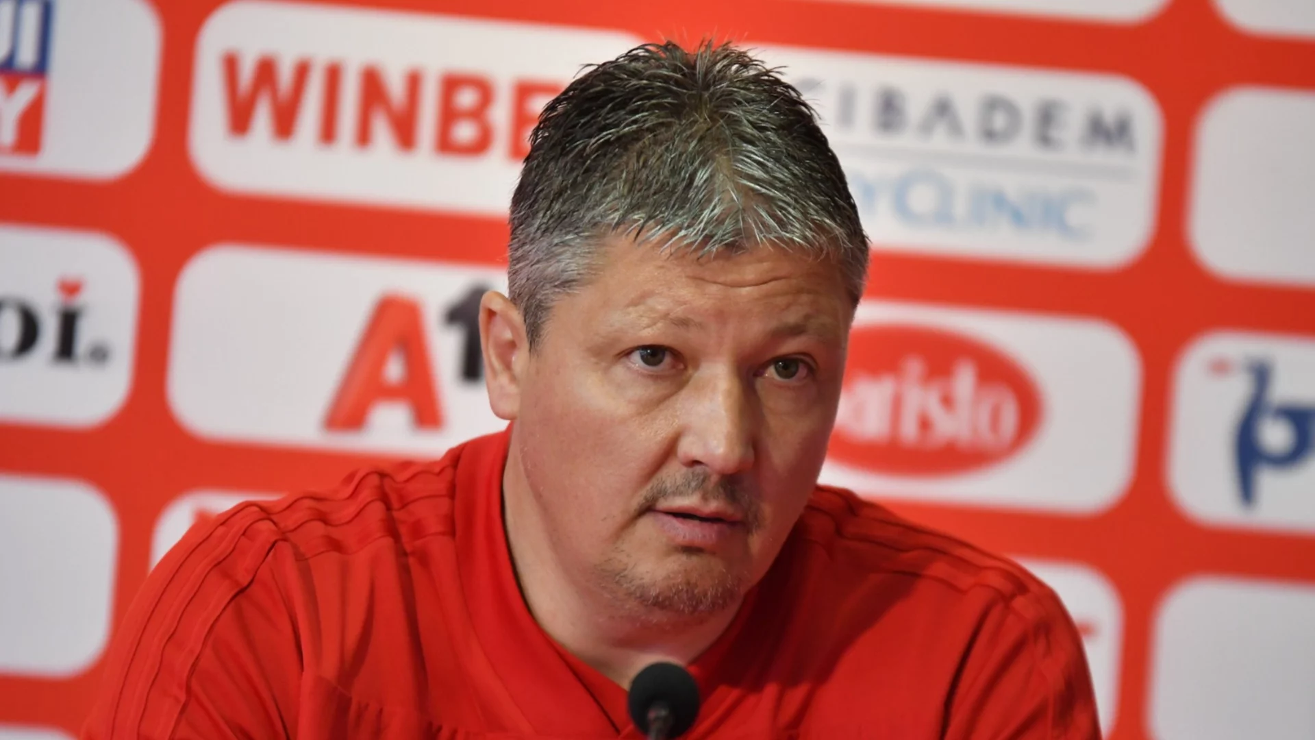 Любо Пенев похвали Левски на Веласкес и попиля ЦСКА от критики