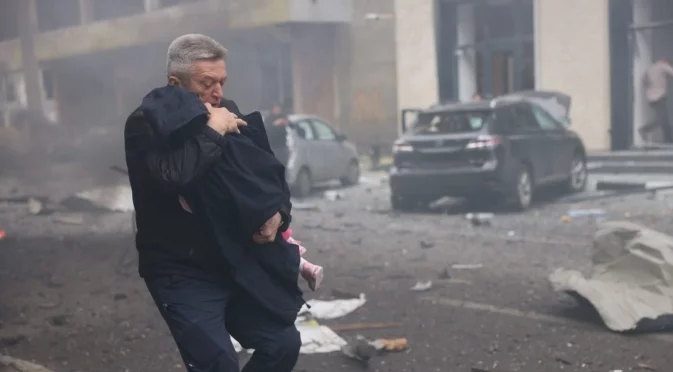 Поредно руско зверство: Дрон уби украински цивилни, пътуващи, за да получат пенсии и храна (ВИДЕО 18+)