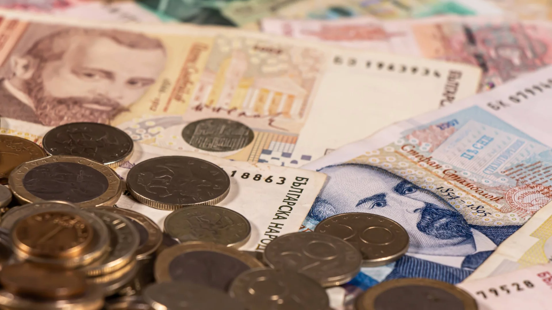 Отличниците по бонуси в държавната администрация: Милиони за (не)видими резултати