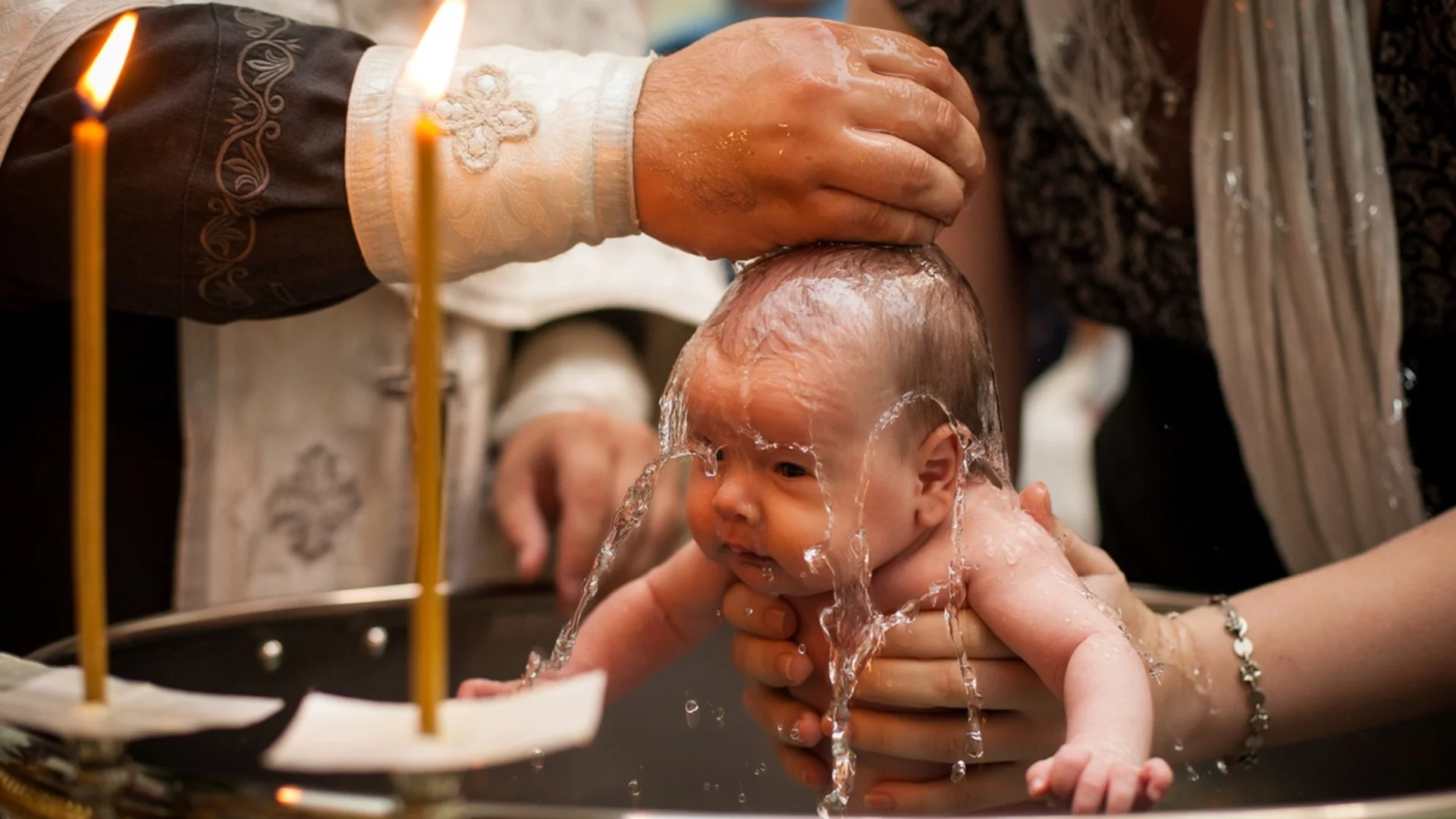 Кипърската църква бори демографската криза с пари, българската - с аборти