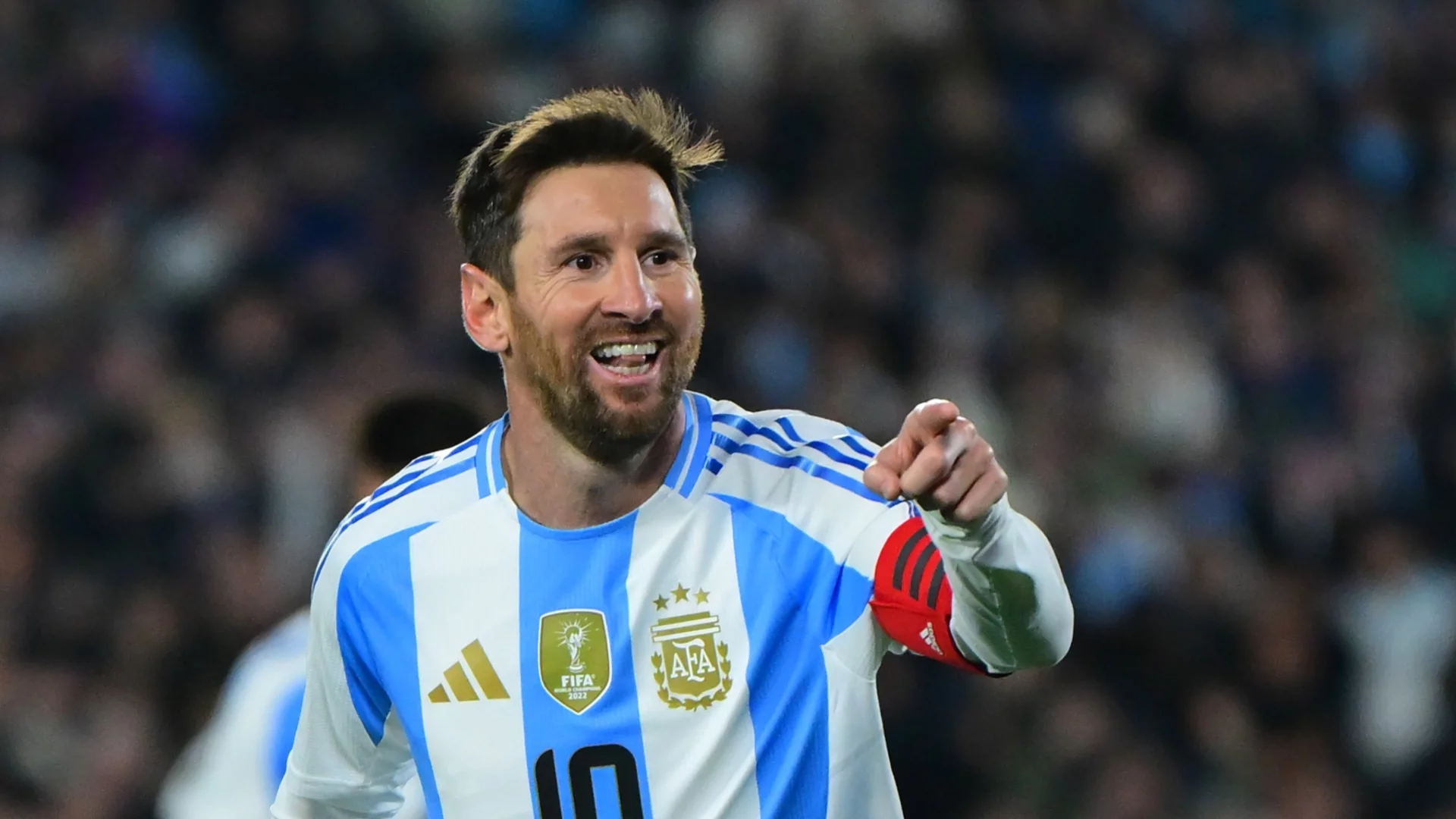 38-годишният Меси не прости на празнуващата независимост Ангола, но получи подарък от президента (ВИДЕО)