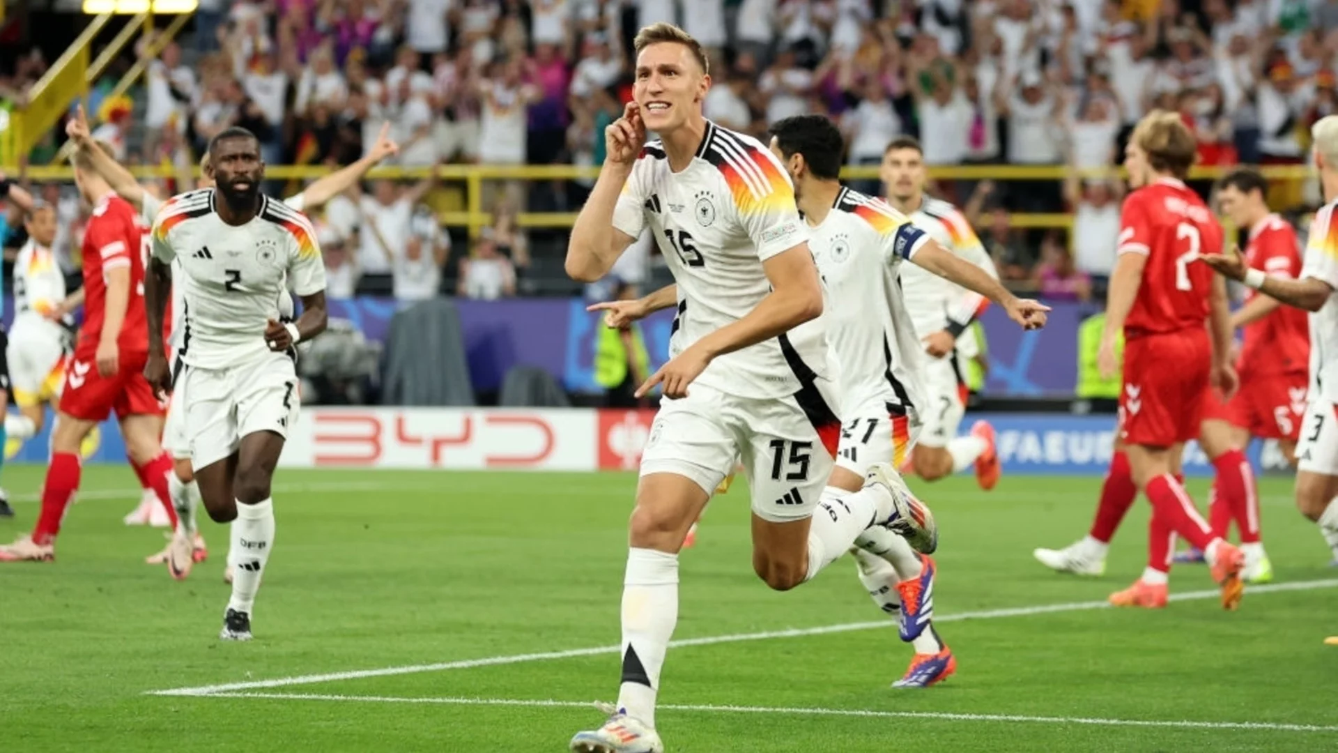 Ман Юнайтед изпреварва Барса и Ливърпул за национал на Германия