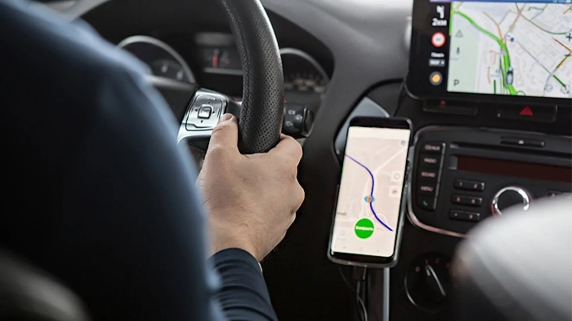 Защо на требвя да оставяте смартфони или лаптопи в колата