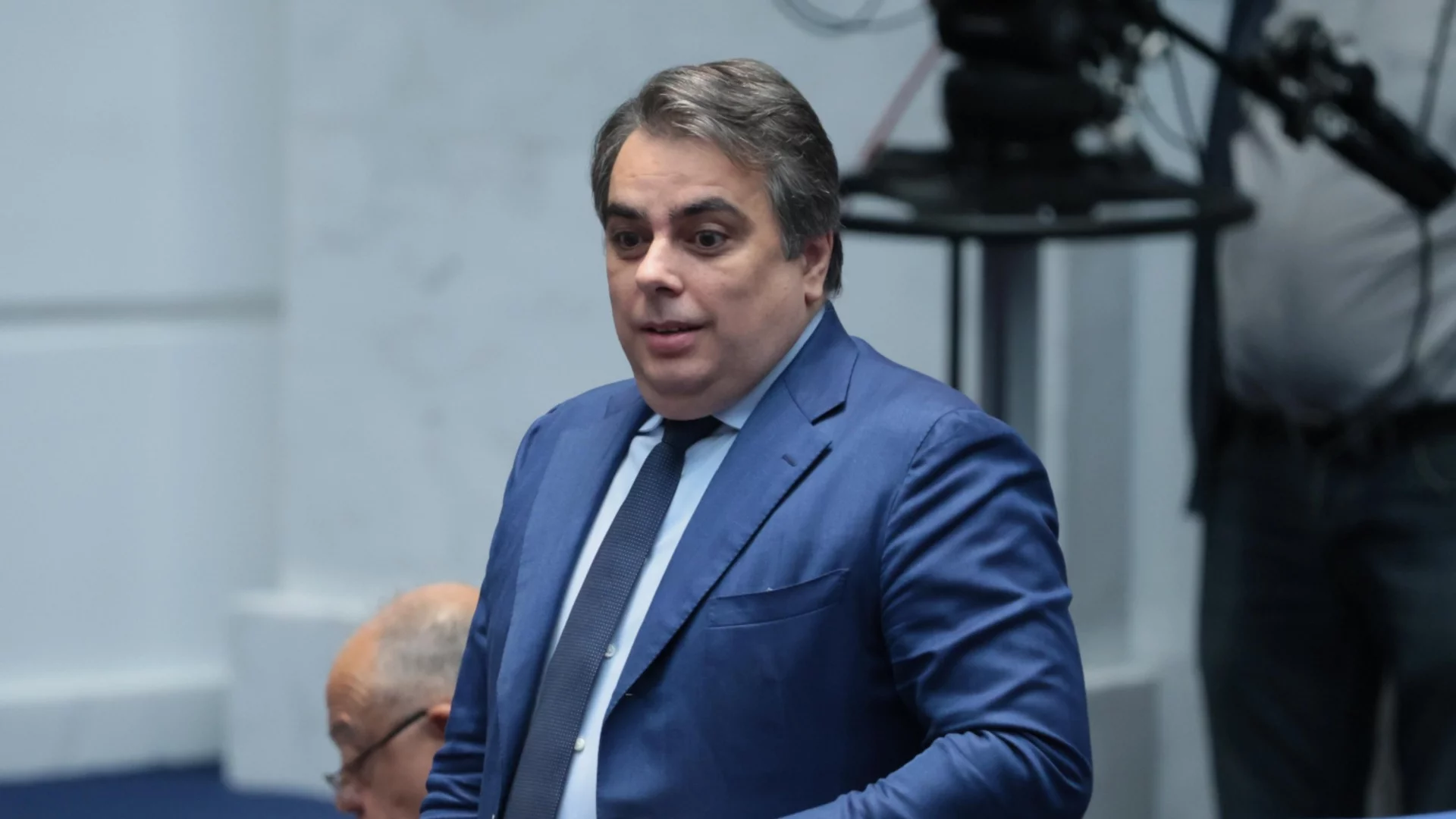 "Доста лоша шега на правителството": Асен Василев за номинацията на Спецов за особен управител (ВИДЕО)