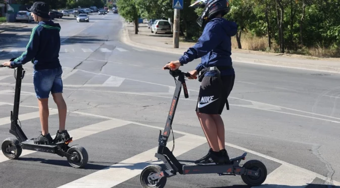Отново инцидент с тротинетка: Пострадали са двама тийнейджъри