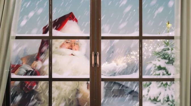 Сняг заваля в селото на Дядо Коледа