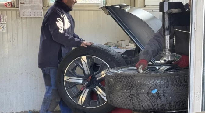 Ден последен за смяна: Сложете си зимните гуми (СНИМКИ)