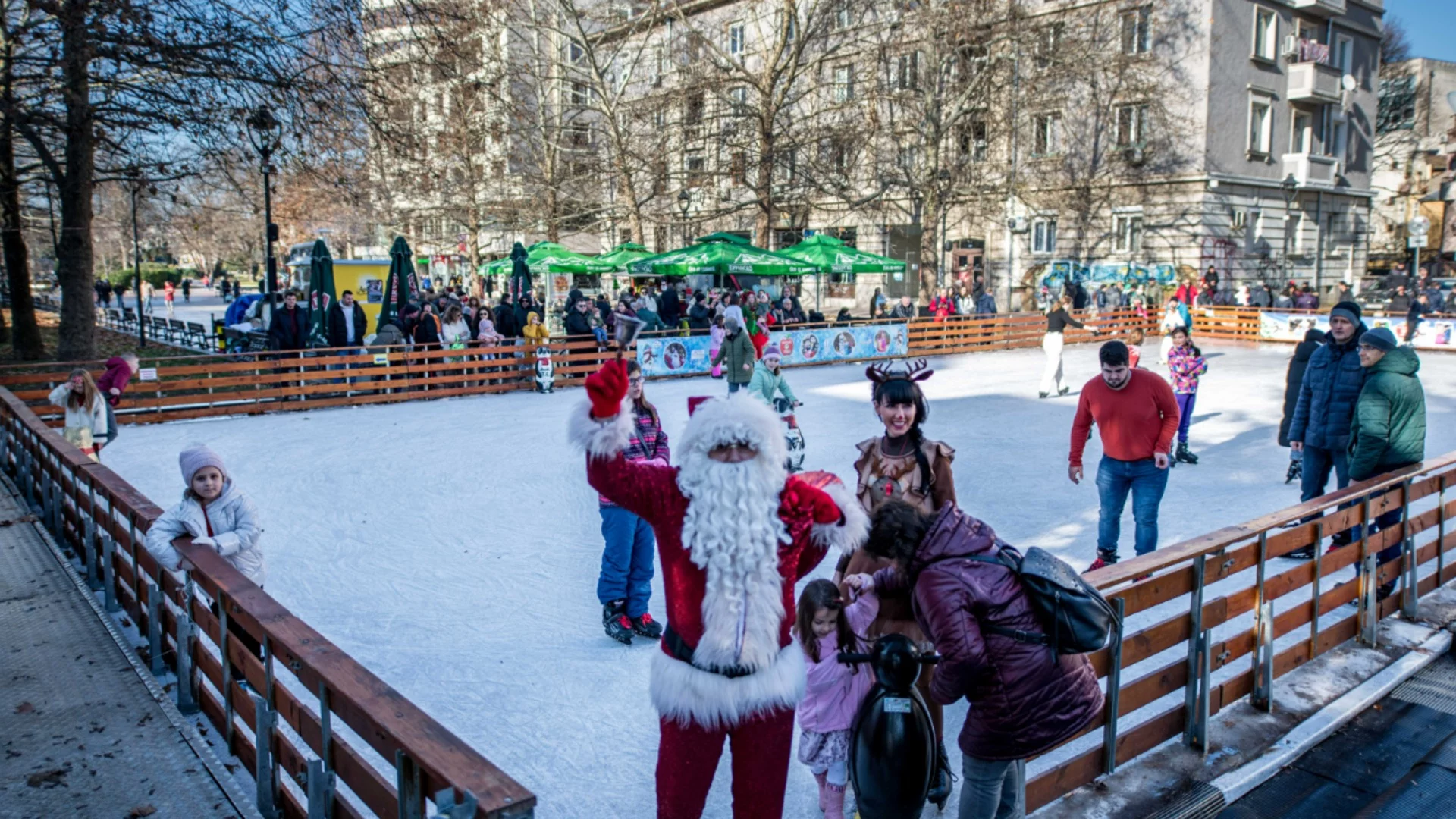 Леденият парк в Русе отваря утре с нови атракции, повече къщички и виенско колело