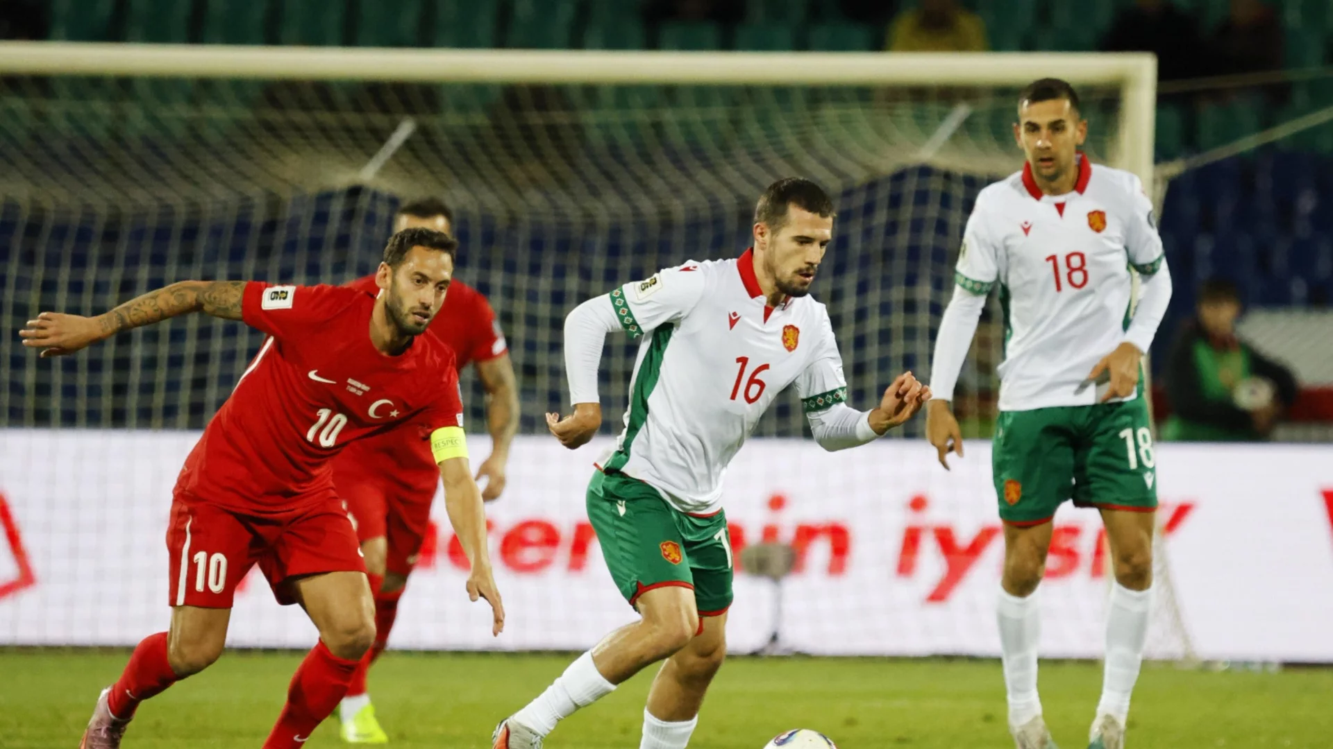 Турският селекционер обясни защо е помолил за извинение след разгрома в София и разкри: Няма да бързаме срещу България