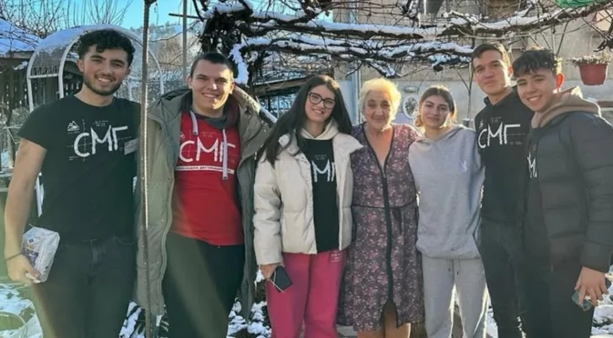 Стартира благотворителната кампания "Купи и дари" на ученици от СМГ