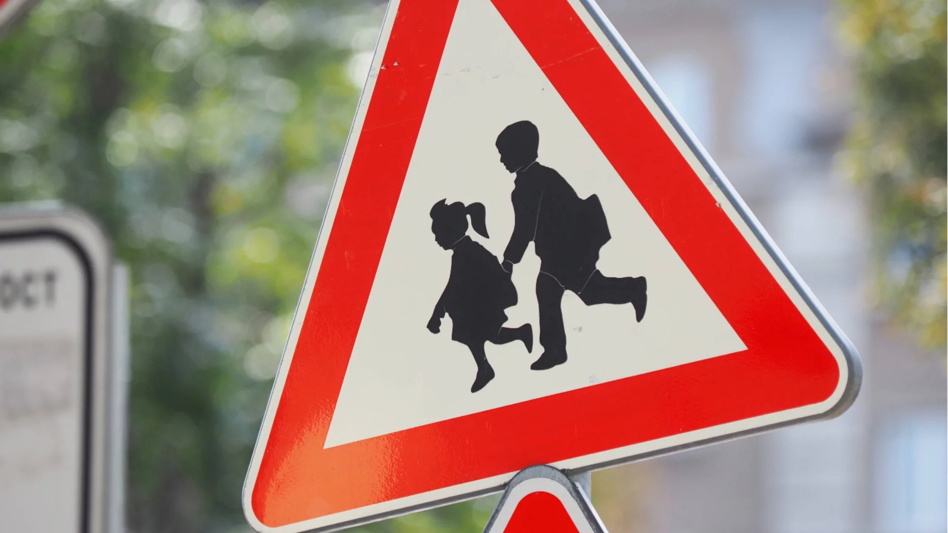 "Не е само в България": Обяснение от вицепремиер за агресията сред децата