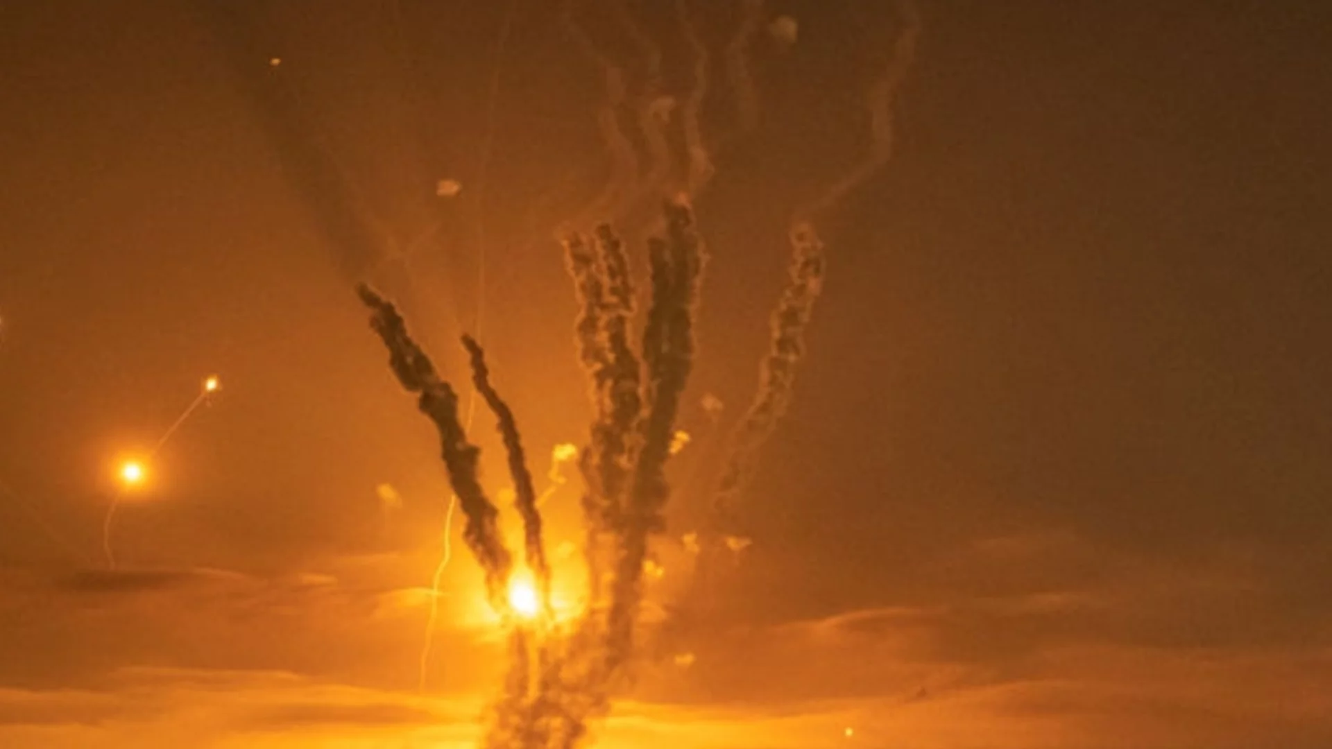 Конфискуваните боеприпаси гръмнаха: Взрив в полициейски участък в Индия (ВИДЕО)