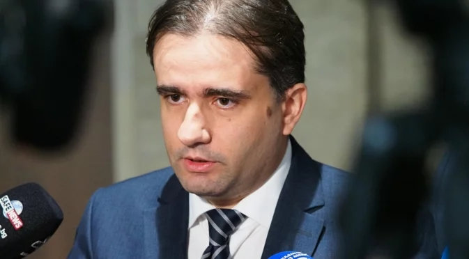 Божанов посочи грешките на управляващите за "Лукойл"