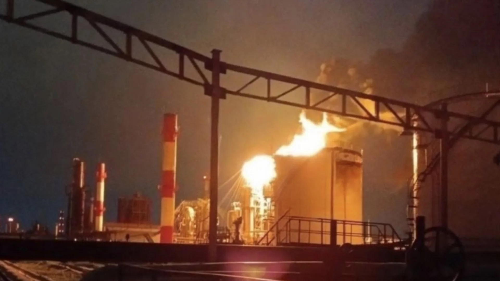 Украински дронове атакуваха Рязан, явно пак гори местната петролна рафинерия (ВИДЕО)