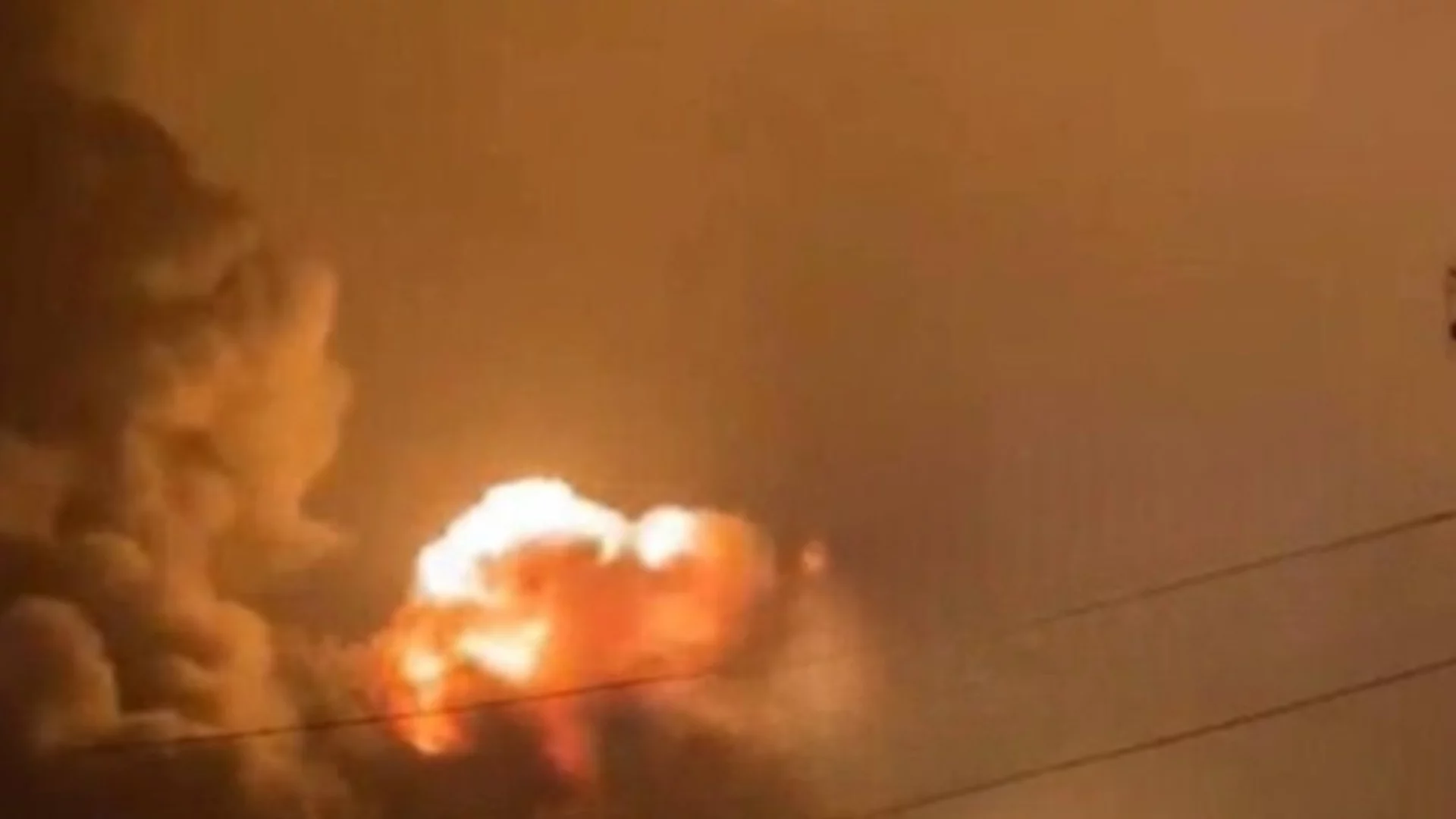 Пак пламъци след нова украинска въздушна атака - във Волгоград (ВИДЕО)